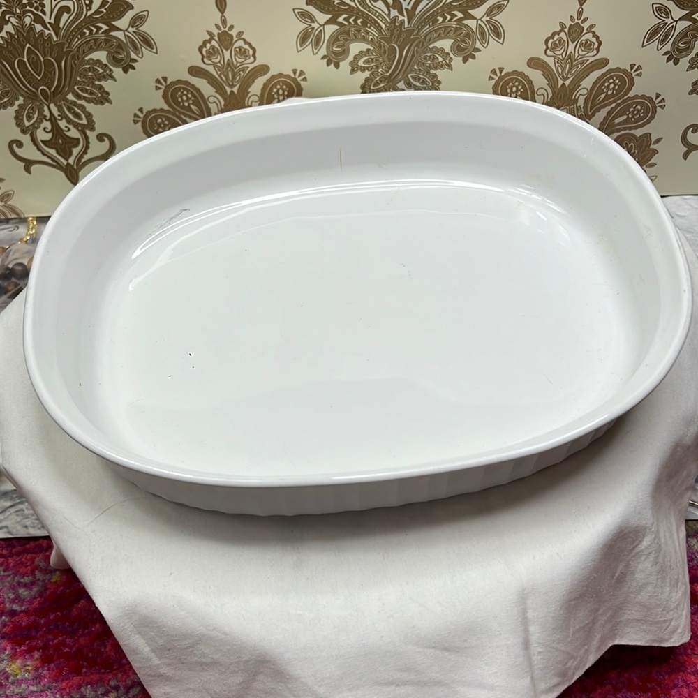 *CORNINGWARE White Casserole Oval Baking Dish
